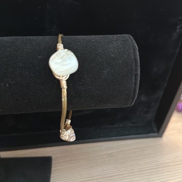 Copper wired bracelet with three stones - Picture 2 of 10